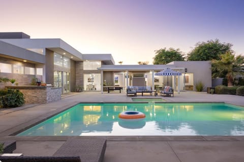 Polo Villa 10 by AvantStay Backyard Oasis w Putting Green 260-320 6 Bedrooms House in La Quinta