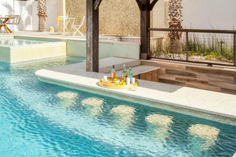 Monarch by AvantStay Breathtaking Estate w Beach Access Swim Up Bar Hot Tub Rooftop Views Casa in Destin
