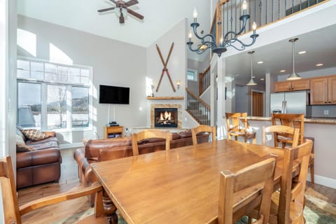 Bachman Village 14 by AvantStay Close To Town The Slopes w Hot Tub Permit12038 Casa in Telluride