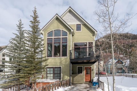 Bachman Village 14 by AvantStay Close To Town The Slopes w Hot Tub Permit12038 House in Telluride