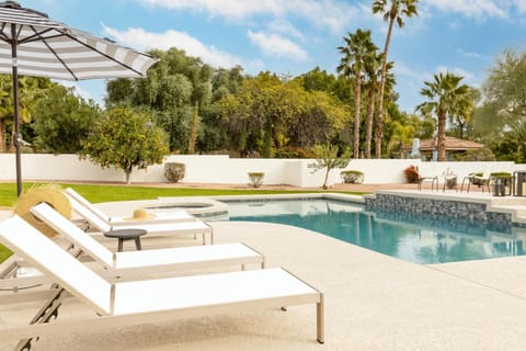 Sunridge by AvantStay Glorious Scottsdale Estate w Pool Hot Tub Ping Pong Pool Table House in Scottsdale