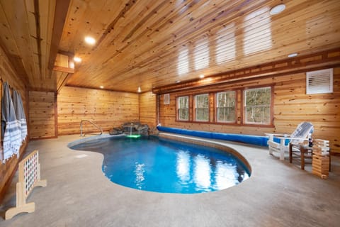 Crystalline by AvantStay High Altitude Retreat w Movie Theatre Indoor Pool Hot Tub Views House in Sevier County