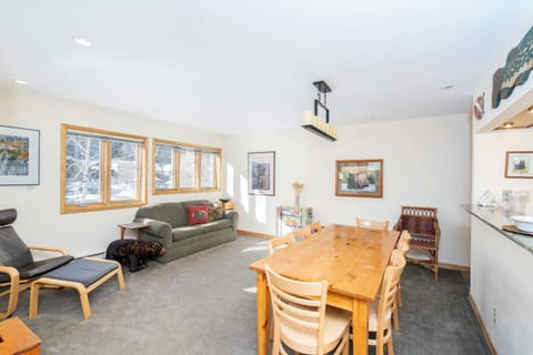 Lulu City 4B by AvantStay Beautiful Condo 100 yards from Lift 7 Permit :3639 House in Telluride