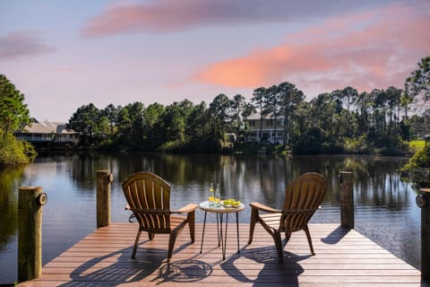 Edgewater by AvantStay Gorgeous Character Lakefront Home w Private Dock House in Miramar Beach