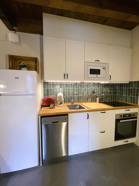 Kitchen or kitchenette, dishwasher, minibar, oven, pet friendly, toaster