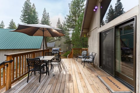 Emerald by AvantStay Tahoe Donner Mountain Retreat w Large Patio House in Truckee