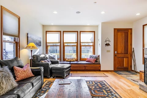 Pacific Street Townhome 514B by AvantStay Cute Townhouse in the Heart of Telluride Apartment in Telluride