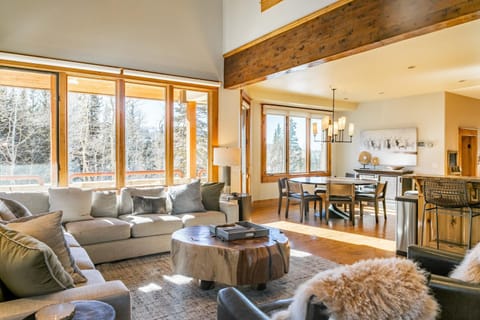 Telemark A by AvantStay Ski In Ski Out at the Heart of Mountain Village w Hot Tub Casa in Telluride