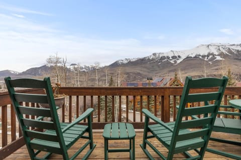 Russell Home by AvantStay Expansive Deck Stunning Views Hot Tub House in Telluride