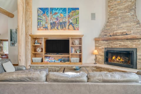 Crystal Chalet 12 by AvantStay Close to Town w Views of San Sofia Ridge House in Telluride