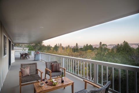 Vino Blanco by AvantStay Private Wine Country Home w Mtn Views Deck House in Santa Rosa