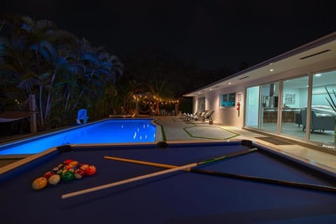 Heated pool in a Precious House close to Zoo Parks and Arts Casa in Cutler Bay