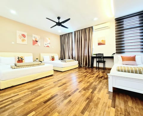 Ocean 13 海洋拾叁 Shamrock Beach BigGroup 4 bedroom with Pool House in Tanjung Bungah