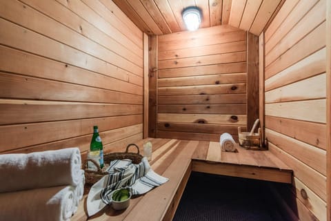 Nightstar by AvantStay Charming Rustic Cabin w Large Balcony Sauna House in Park City