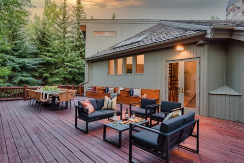 Nightstar by AvantStay Charming Rustic Cabin w Large Balcony Sauna House in Park City