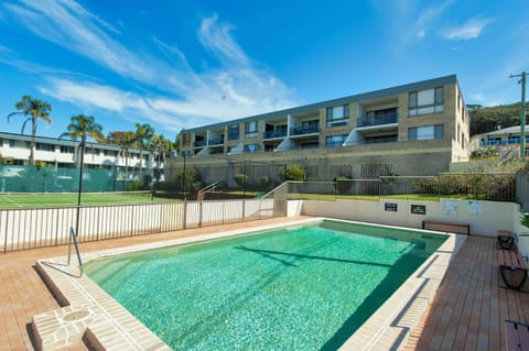 Property building, Day, Pool view, Swimming pool