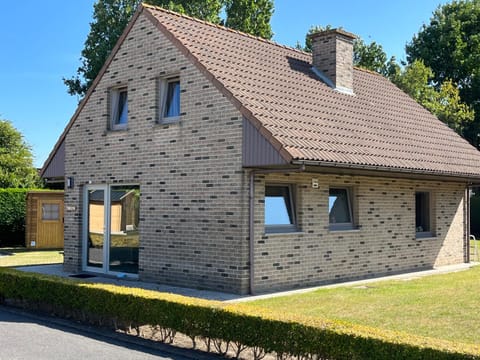 Property building, Facade/entrance, Garden