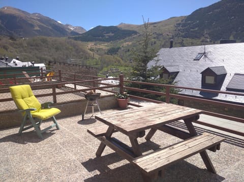 Off site, BBQ facilities, Balcony/Terrace, Mountain view