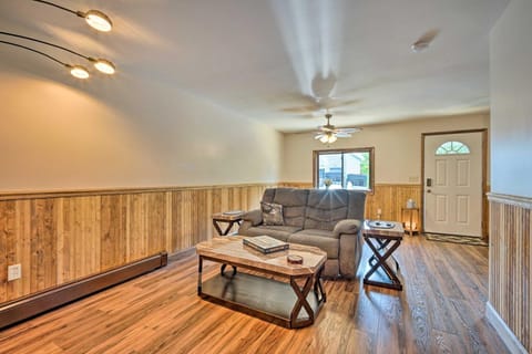 Recently Renovated Bolton Abode with Fire Pit! Casa in Bolton Landing