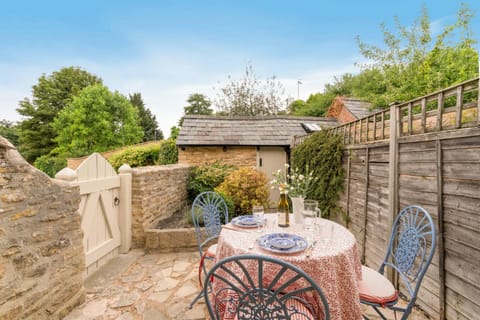 Vine Cottage House in West Oxfordshire District