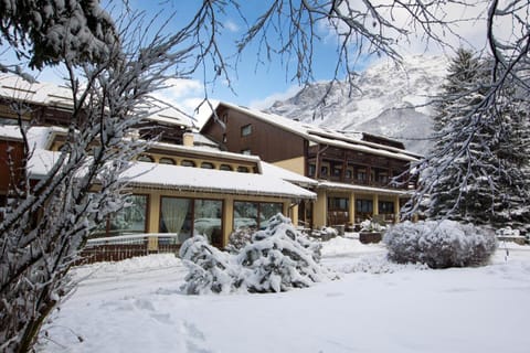 Property building, Facade/entrance, Winter