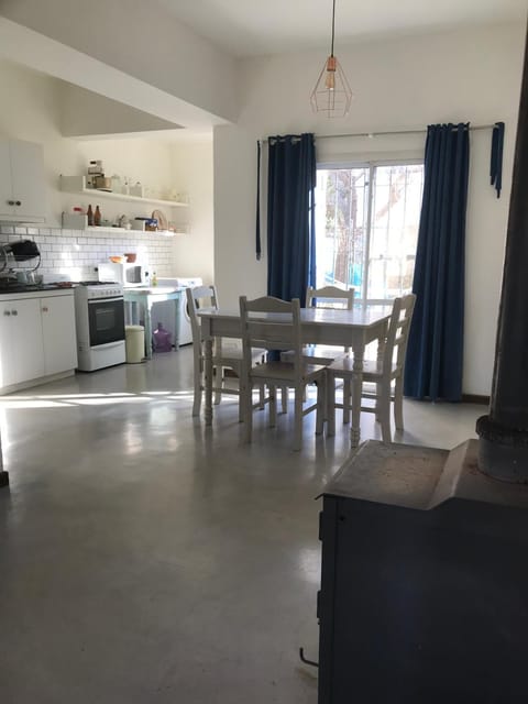 Kitchen or kitchenette, Living room, Dining area, minibar, pet friendly, stove