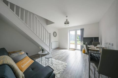 Stylish 2-bed home - For Company contractor and Leisure stays - NEC, Airport, HS2, Contractors, Resort World House in Metropolitan Borough of Solihull