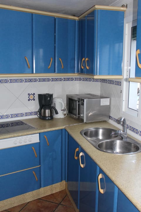 Coffee/tea facilities, Kitchen or kitchenette, Communal kitchen