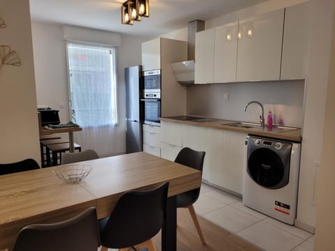 Dining area, kitchen