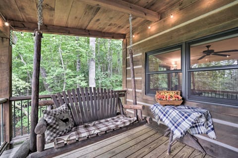 Franklin Cabin Surrounded by Smoky Mountains! House in Franklin