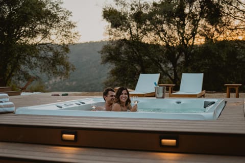 Boho chic oasis by Casa Oso with pool, spa and views Maison in Ahwahnee