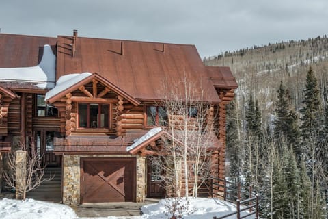 Villas At Tristant 137 by AvantStay Ski In Ski Out Home w Panoramic Views Hot Tub House in Mountain Village