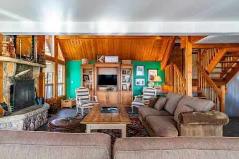 Wapiti Mountain Escape by AvantStay Commanding Views Incredible Home w Hot Tub House in Mountain Village