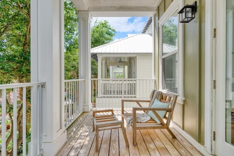 Bellview by AvantStay Gorgeous Home w Multiple Balconies Living Areas Maison in Carillon Beach