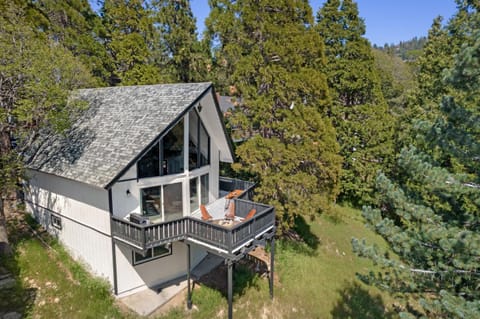 The Matterhorn Manor by AvantStay Harry Potter Inspired A-Frame Home w Hot Tub Views House in Crestline