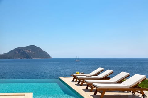 Nearby landmark, Day, Natural landscape, Beach, Mountain view, Pool view, Sea view, Swimming pool, sunbed