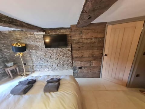 The Undercroft - Luxury historic studio with en suite in heart of Frome. Casa in Frome