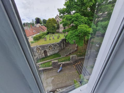 ENTIRE TOP FLOOR HISTORIC BUILDING CENTRE OF FROME The Old Church House Casa de temporada in Frome