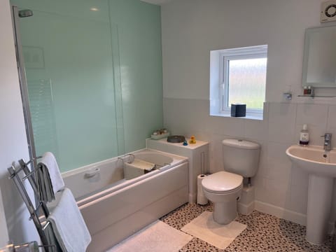 Hampton Vale, Peterborough Lakeside Large Double bedroom with own bathroom Vacation rental in Huntingdonshire District