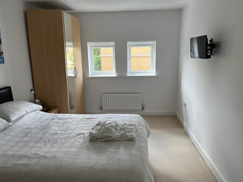 Hampton Vale, Peterborough Lakeside Large Double bedroom with own bathroom Vacation rental in Huntingdonshire District