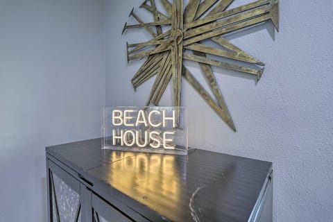 Beach House with Outdoor Kitchen, Walk to Coast House in Cocoa Beach