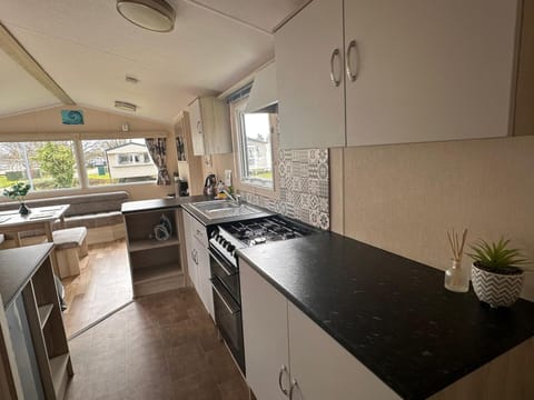 Fabulous Modern Holiday Home BEACH Cleethorpes Beach Thorpe Park Haven Campground/ 
RV Resort in Humberston