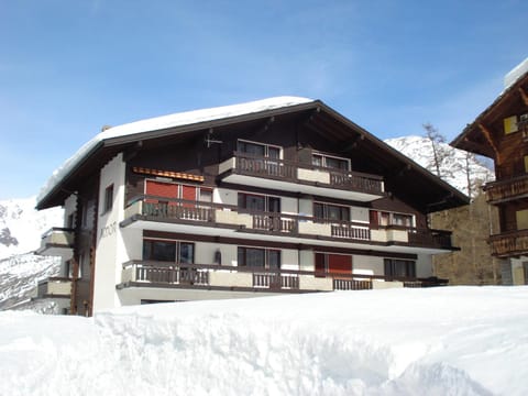 Facade/entrance, Winter