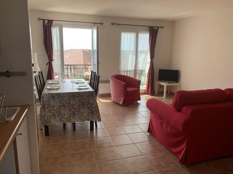 Charmant Duplex 2P sur Marina, 3e Étage, Balcon, Proche Plage, Capacité 4 Personnes - FR-1-487-341 Apartment in Cabourg