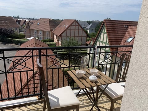 Charmant Duplex 2P sur Marina, 3e Étage, Balcon, Proche Plage, Capacité 4 Personnes - FR-1-487-341 Apartment in Cabourg