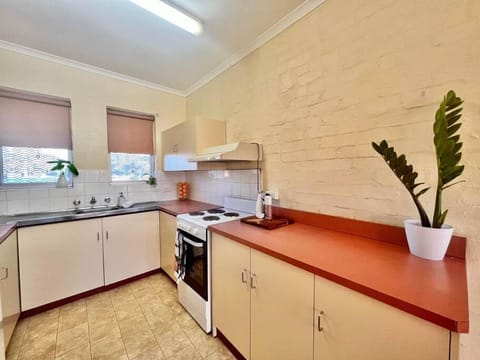 Neat 2 bedroom apartment, with free parking Apartment in Port Hedland