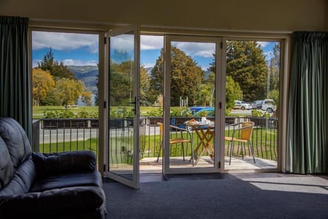 Balcony/Terrace, Garden view, Lake view, Mountain view