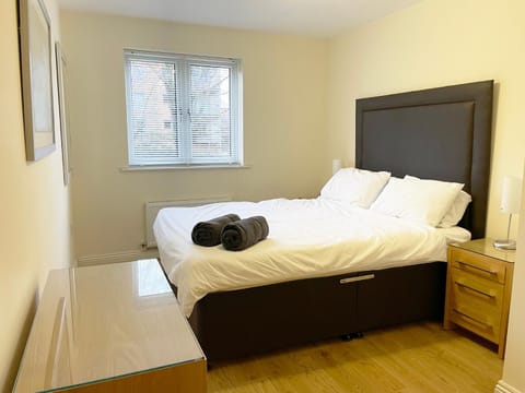 Travaal.©om - 2 Bed Serviced Apartment Farnborough Apartamento in Farnborough