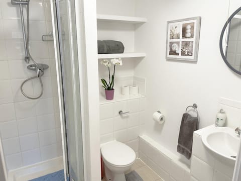 Travaal.©om - 2 Bed Serviced Apartment Farnborough Apartamento in Farnborough