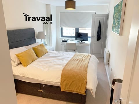 Travaal.©om - 2 Bed Serviced Apartment Farnborough Apartamento in Farnborough